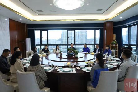 宜宾三江新区：书记请工人吃早餐 聊的都是急难事