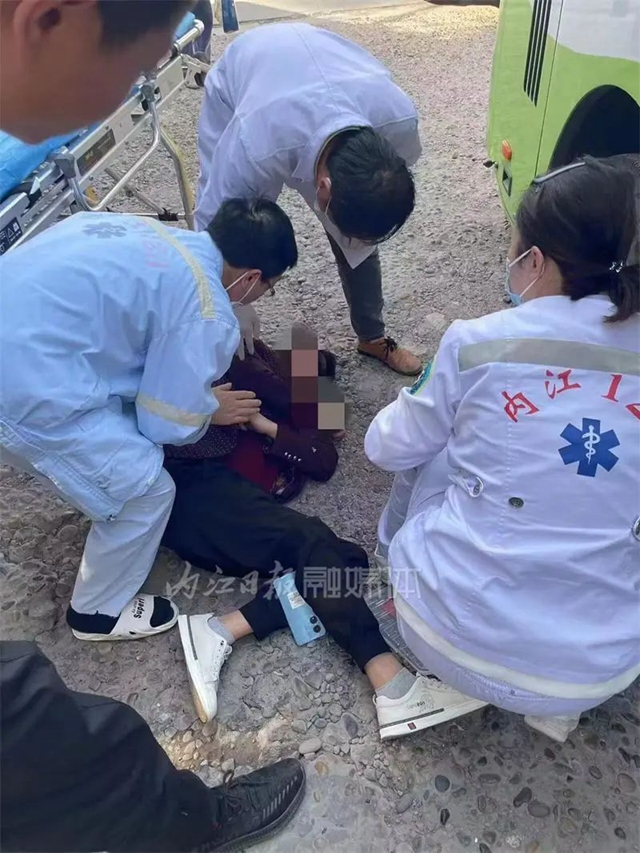 赞！赞！赞！内江公交车长“一眼”救了一个人