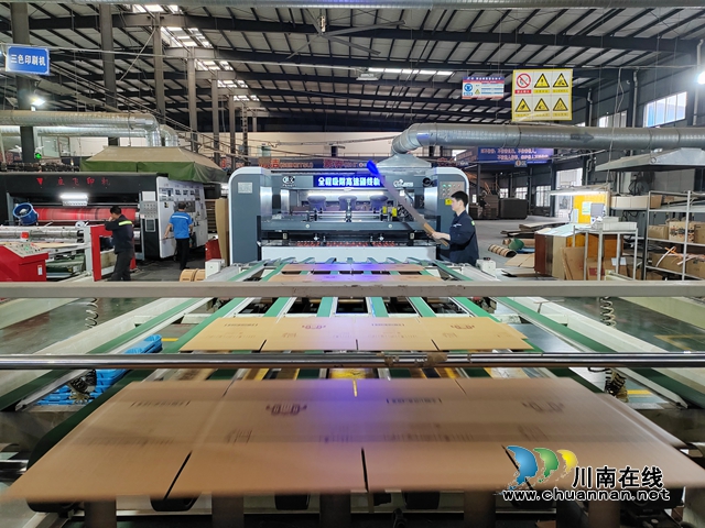 一圣鸿生产现场 (先凤玉摄）.jpg