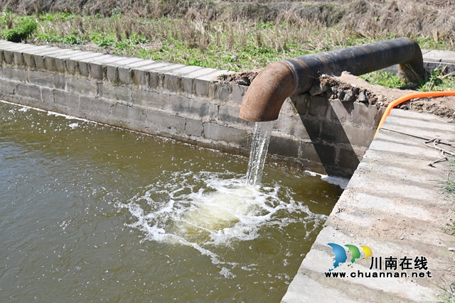 抽水到田（夏廷贵摄）.jpg