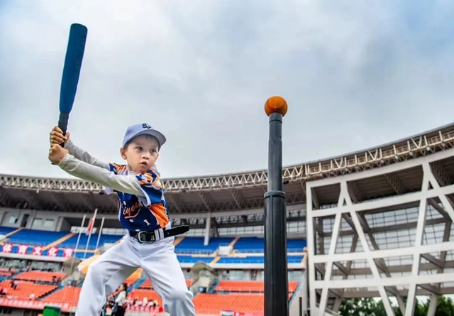 “奔跑吧·少年”2023年四川省第六届幼儿体育大会幼儿软式棒垒球(T-ball）在泸开幕