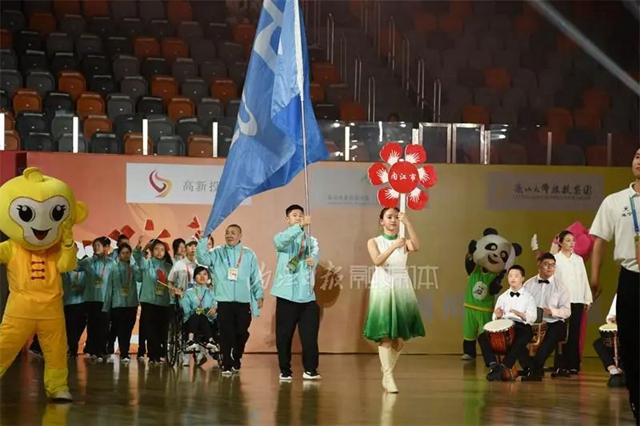 开幕！81名内江健儿“出征”