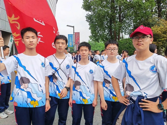 徒步拉练 亮剑中考|泸州十八中初2023届师生迎中考战前拉练活动(图7) 9.jpg