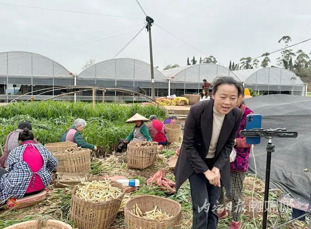 土里烧锅炉！内江这大姐出了名