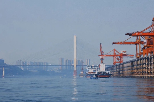 泸州开行今年第7列中欧班列(图1) 列1.jpg