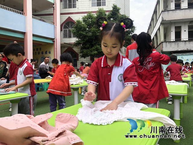 泸县云龙镇中心幼儿园举行生活自理能力展示活动02.jpg
