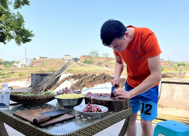 泸县:助农插秧在行动 ,志愿服务到田间(图10) 10.jpg