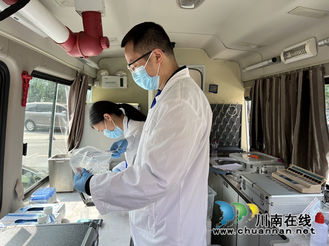 泸州:食品安全“快速检”,老健会菜品放心吃(图1) 肉1.jpg