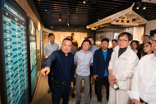 国际巨星成龙丨“五一”空降酒城泸州(图3) 3.jpg