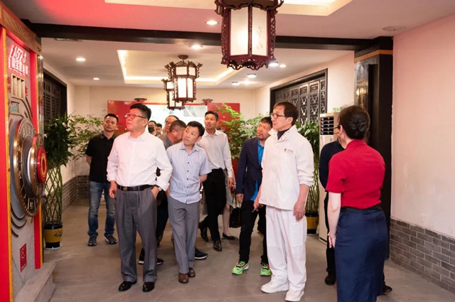 国际巨星成龙丨“五一”空降酒城泸州(图8) 8.jpg