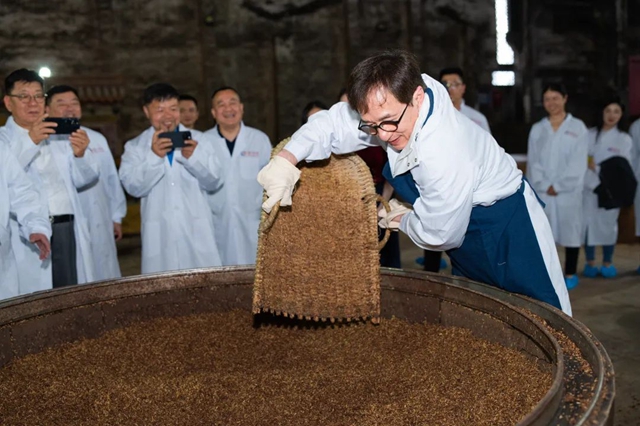 国际巨星成龙丨“五一”空降酒城泸州(图10) 10.jpg