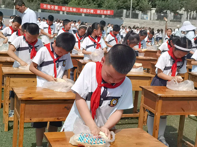 哇!这些孩子可说是“十八般武艺样样精通”(图18) 19.jpg