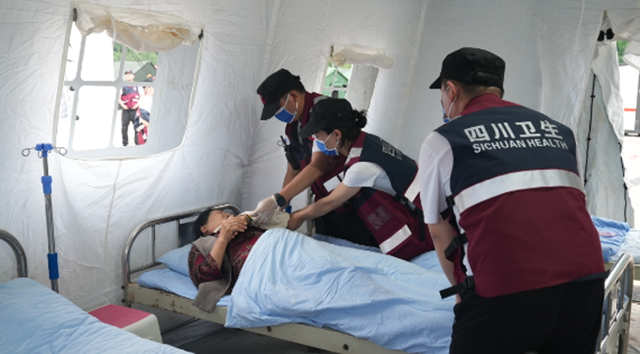 四川(川南)紧急医学救援队参加四川省2023年大震巨灾综合实战演练(图3) 救3.png