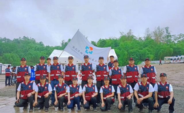 四川(川南)紧急医学救援队参加四川省2023年大震巨灾综合实战演练(图4) 救4.png