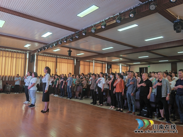 “我从此刻起，要做一个智慧的家长，我承诺……”