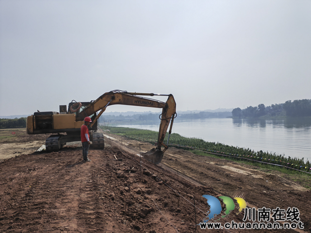 沱江段堤防工程施工现场1（曾佐然摄）.jpg