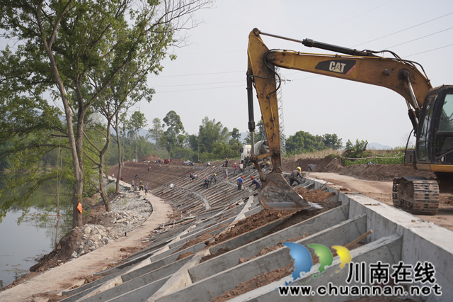 濑溪河堤防工程施工现场（夏一先摄）.jpg