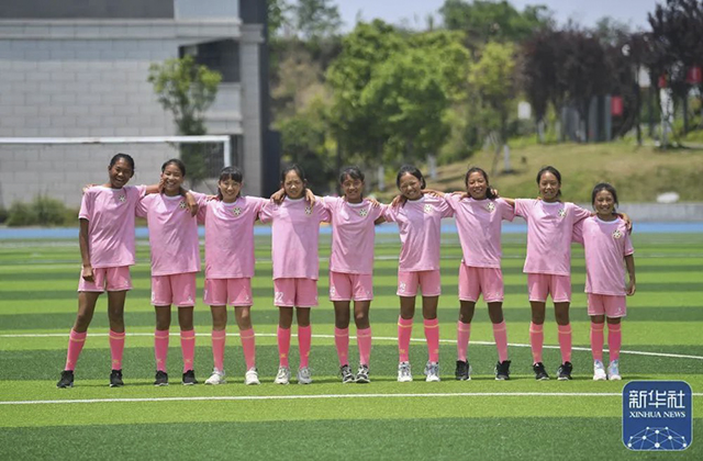 新华社关注泸州这群来自大凉山的足球小将(图5) 5.jpg