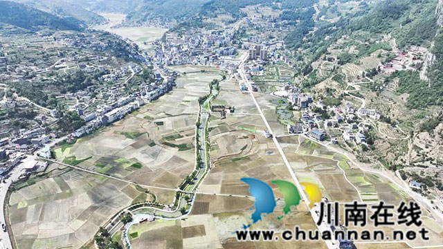 稻田染新绿!古蔺高标准农田插秧忙……(图1) 1.jpg