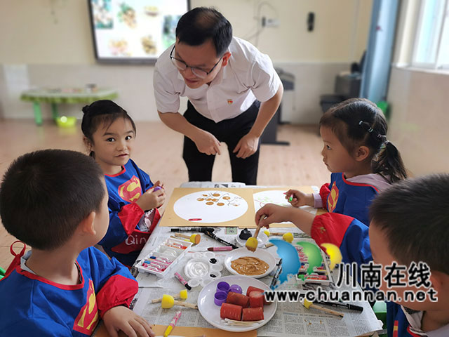 泸县百和镇开展“萌娃赞家乡——小手绘家乡”学前教育研修活动2.jpg