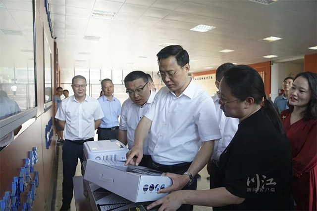 余先河率队检查高考暨高中阶段学业水平考试备考工作(图1) 1.jpg