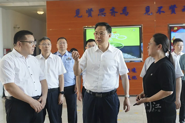 余先河率队检查高考暨高中阶段学业水平考试备考工作(图2) 2.jpg