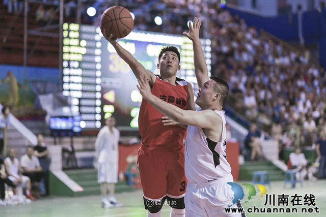3000人嗨爆全场!古蔺“县BA”男子决赛!(图17) 26.jpg