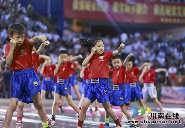 3000人嗨爆全场!古蔺“县BA”男子决赛!(图33) 52.jpg