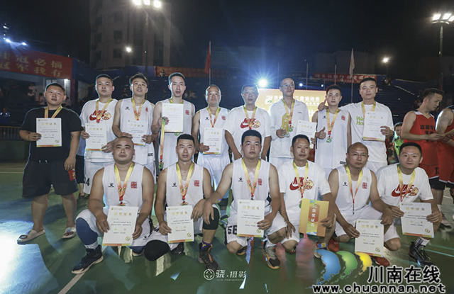 3000人嗨爆全场!古蔺“县BA”男子决赛!(图36) 58.jpg