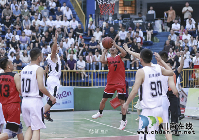 3000人嗨爆全场!古蔺“县BA”男子决赛!(图26) 40.jpg