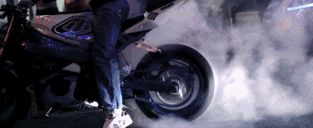 泸州“飙车炸街”党,飙进来看!(图2) 2.gif