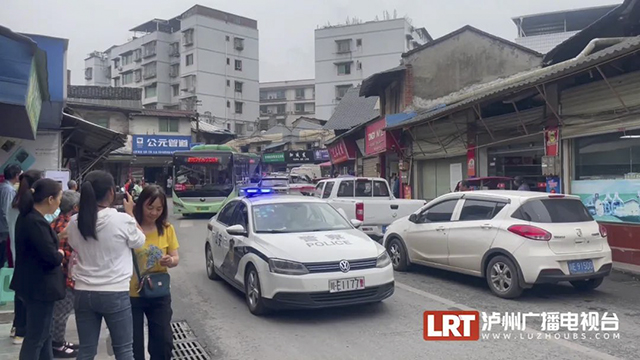 警车开道、专车送考……泸州这770名考生已提前奔赴考场(图5) 5.jpg