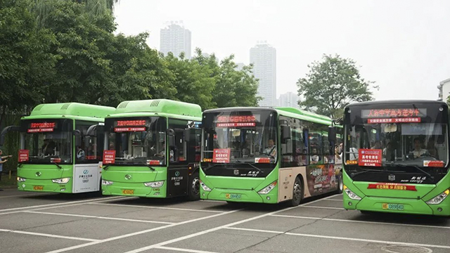 警车开道、专车送考……泸州这770名考生已提前奔赴考场(图7) 7.jpg