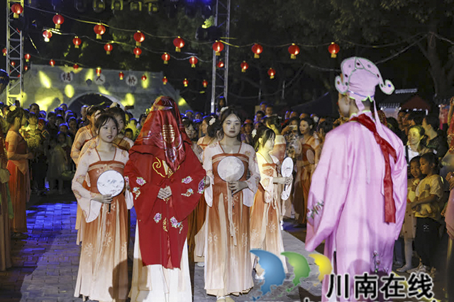 古蔺县2023“夜遇酒街”文化旅游节开幕(图4) 4.jpg