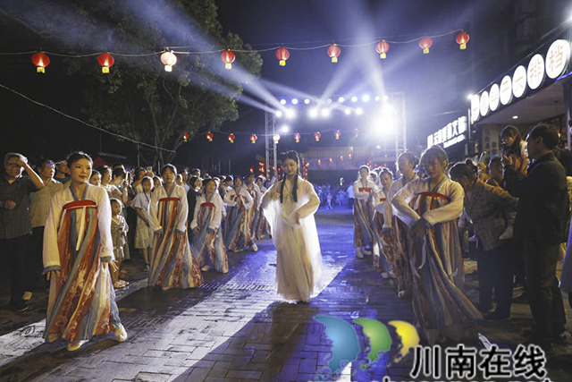 古蔺县2023“夜遇酒街”文化旅游节开幕(图5) 5.jpg