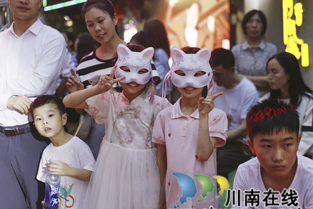 古蔺县2023“夜遇酒街”文化旅游节开幕(图6) 6.jpg