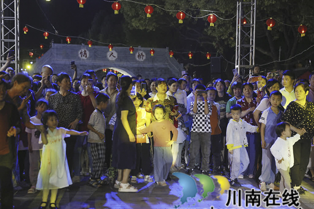 古蔺县2023“夜遇酒街”文化旅游节开幕(图9) 9.jpg