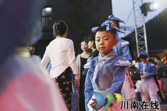 古蔺县2023“夜遇酒街”文化旅游节开幕(图7) 7.jpg