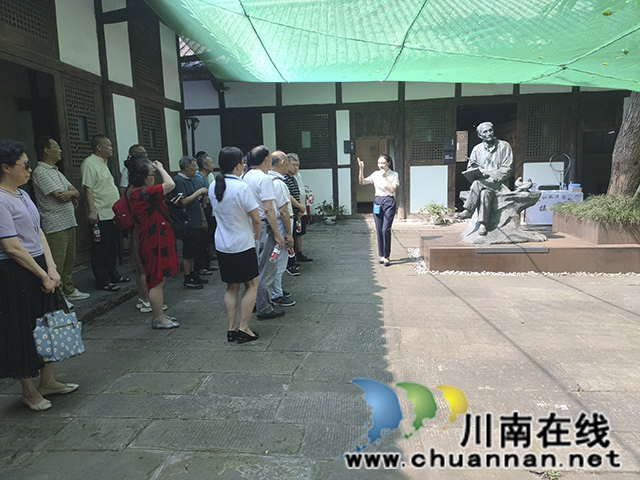 龙马潭区小市街道上大街社区组织老体协成员参观蒋兆和故居(图2) IMG20230531101147.jpg