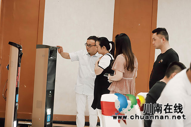 智慧物联 · 共创共赢┃捷顺科技赋能数字化泸州生态伙伴大会召开(图3) 介绍产品功能.jpg