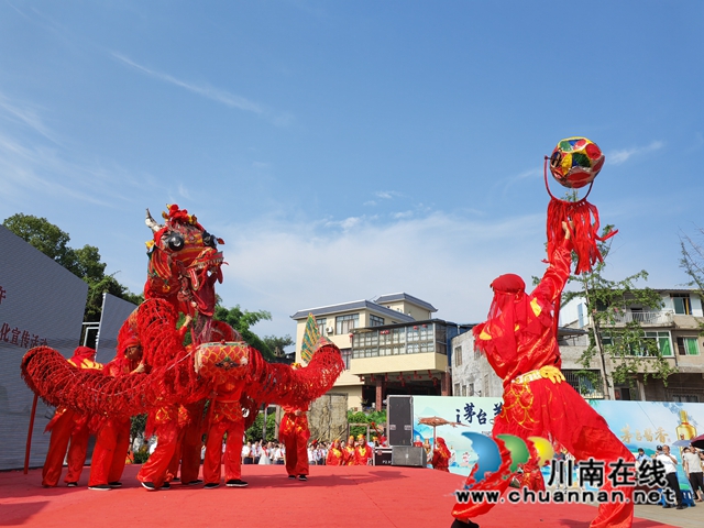 泸县兆雅镇举办首届群众文化节暨翰墨情诗书画会成立30周年庆祝活动