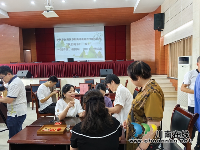 杨氏香囊非遗传承人杨丽平老师讲授香包制作技艺 (2).jpg