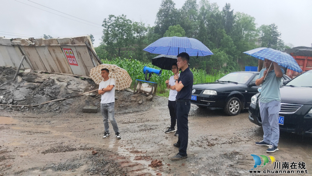 泸县百和镇开展节前安全综合大检查(图1) 19a128a666445b34bc9524457027219.jpg