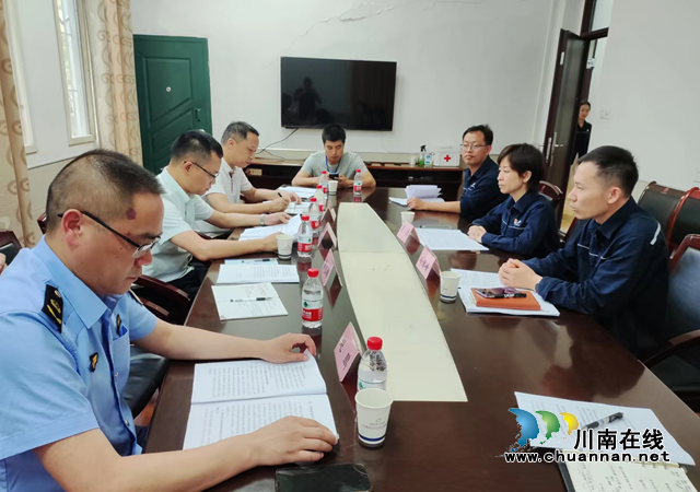 泸州市市场监管局副局长徐林率队开展端午节节前安全检查(图2) 徐2.png