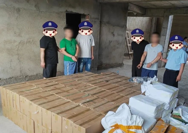 合江警方破获一起非法经营水果味电子烟案件(图3) 3.jpg