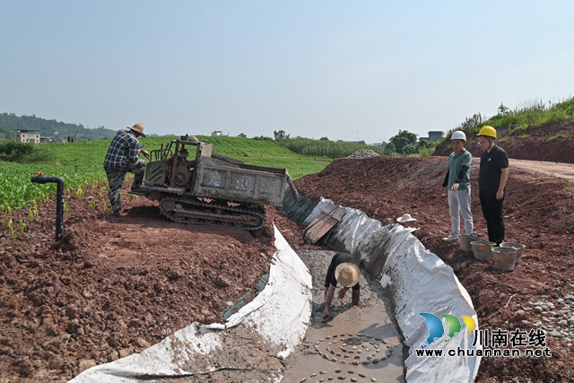 主干渠道施工现场（夏廷贵摄).jpg