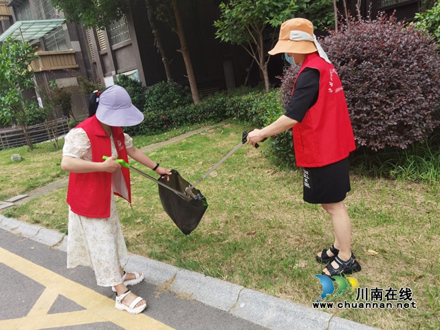 泸县玉蟾街道:迎“七一”感党恩,志愿服务暖人心(图1) 图片2.jpg