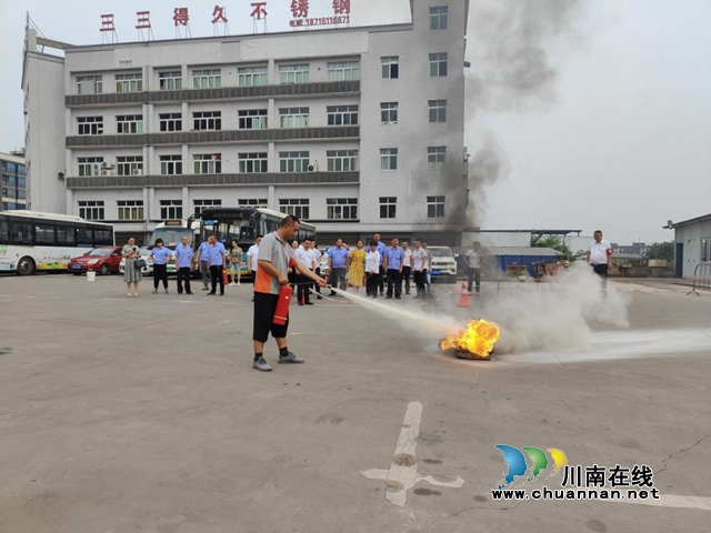 龙马潭区鱼塘街道联合公交公司开展安全生产综合应急演练(图1) 图片2.jpg