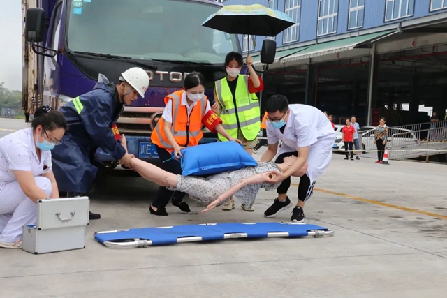 筑牢安全防线 强化安全意识 | 泸州市口岸物流安全应急处置实战演练顺利举行(图1) 1.jpg