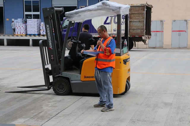 筑牢安全防线 强化安全意识 | 泸州市口岸物流安全应急处置实战演练顺利举行(图8) 8.jpg